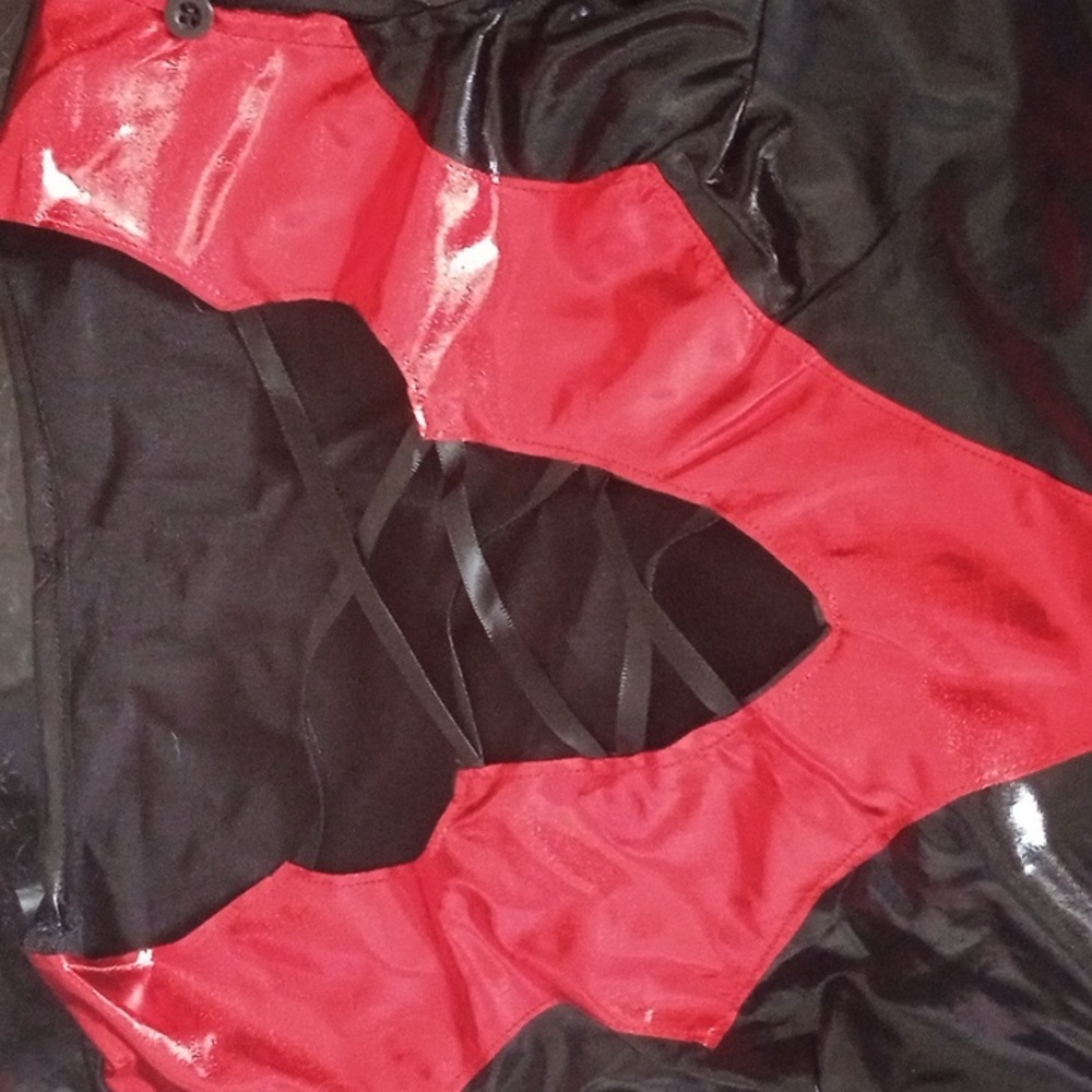 Vampire Costume - Picture 6 of 6